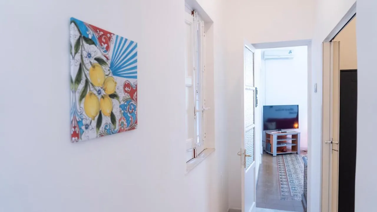 Appartamento Mary'S Center House Aeroporto di Catania Fontana Rossa 0*,  Italia